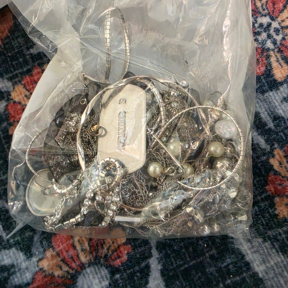 2.5lb Mixed Jewelry Lot Wearable Craft Beaded Necklaces Bracelets Earrings - Picture 2 of 6
